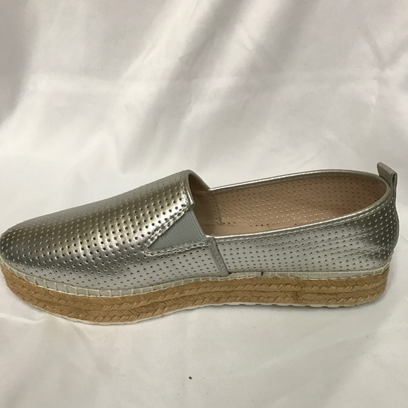 Steve Madden flat shoe new in original box - Picture 2 of 3